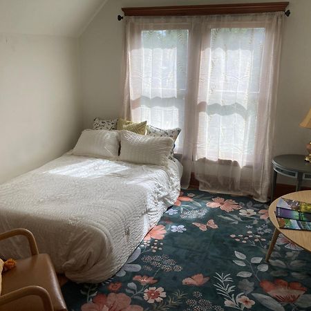Victorian Guest Getaway-20Mins To Glacier National Park-10Mins To Airport! Колумбия-Фолс Экстерьер фото
