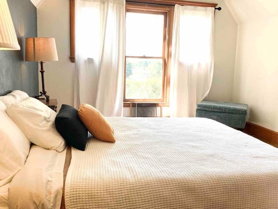 Victorian Guest Getaway-20Mins To Glacier National Park-10Mins To Airport! Колумбия-Фолс Экстерьер фото